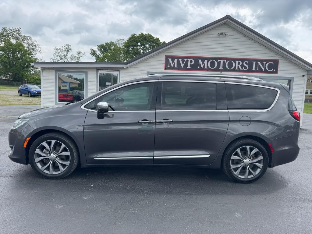 2017 Chrysler Pacifica Limited photo
