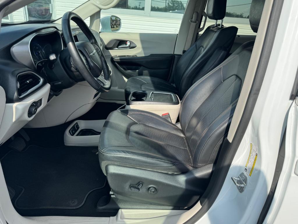 2020 Chrysler Pacifica - $23,998