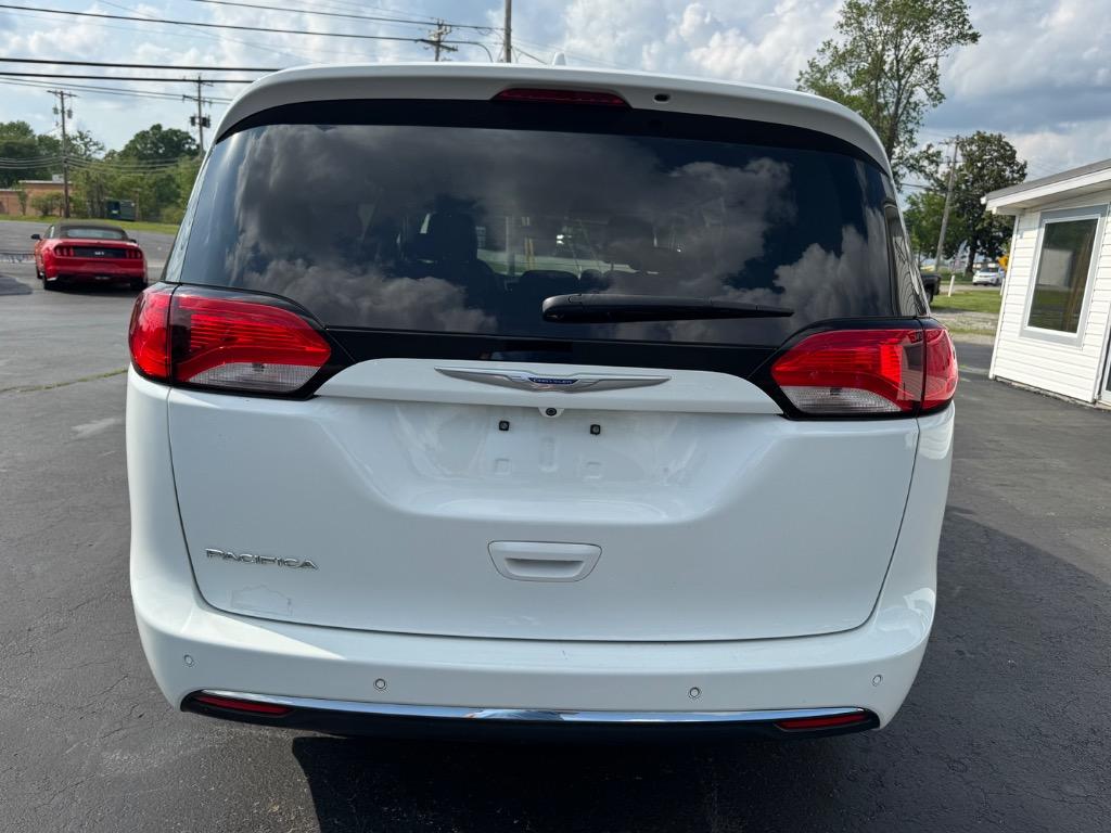 2020 Chrysler Pacifica Touring L Plus photo