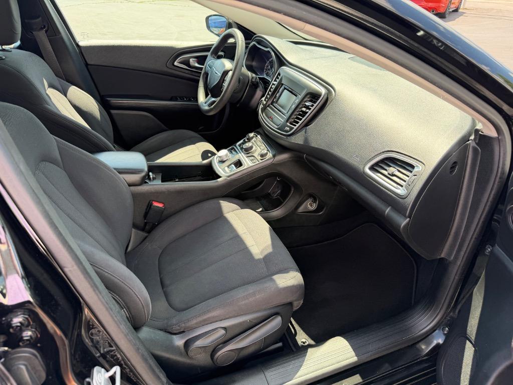 2015 Chrysler 200 - $7,998