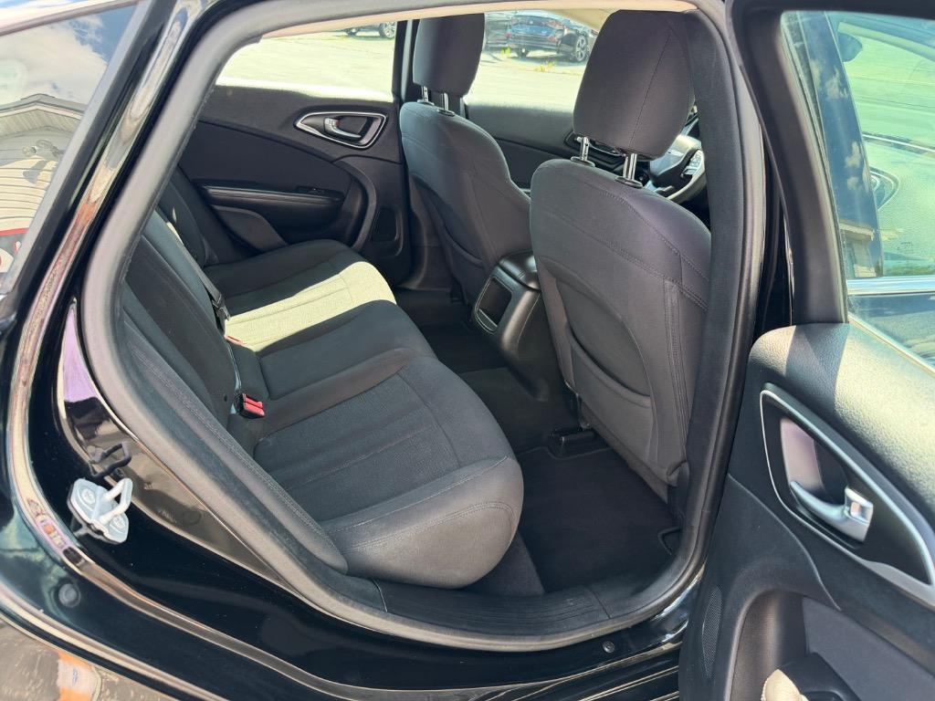 2015 Chrysler 200 - $7,998