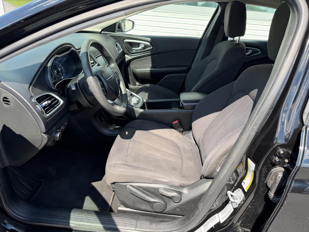 2015 Chrysler 200 - $7,998