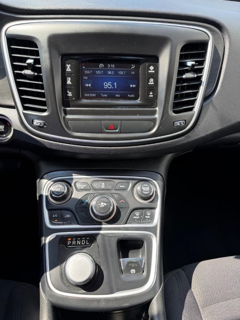 2015 Chrysler 200 - $7,998