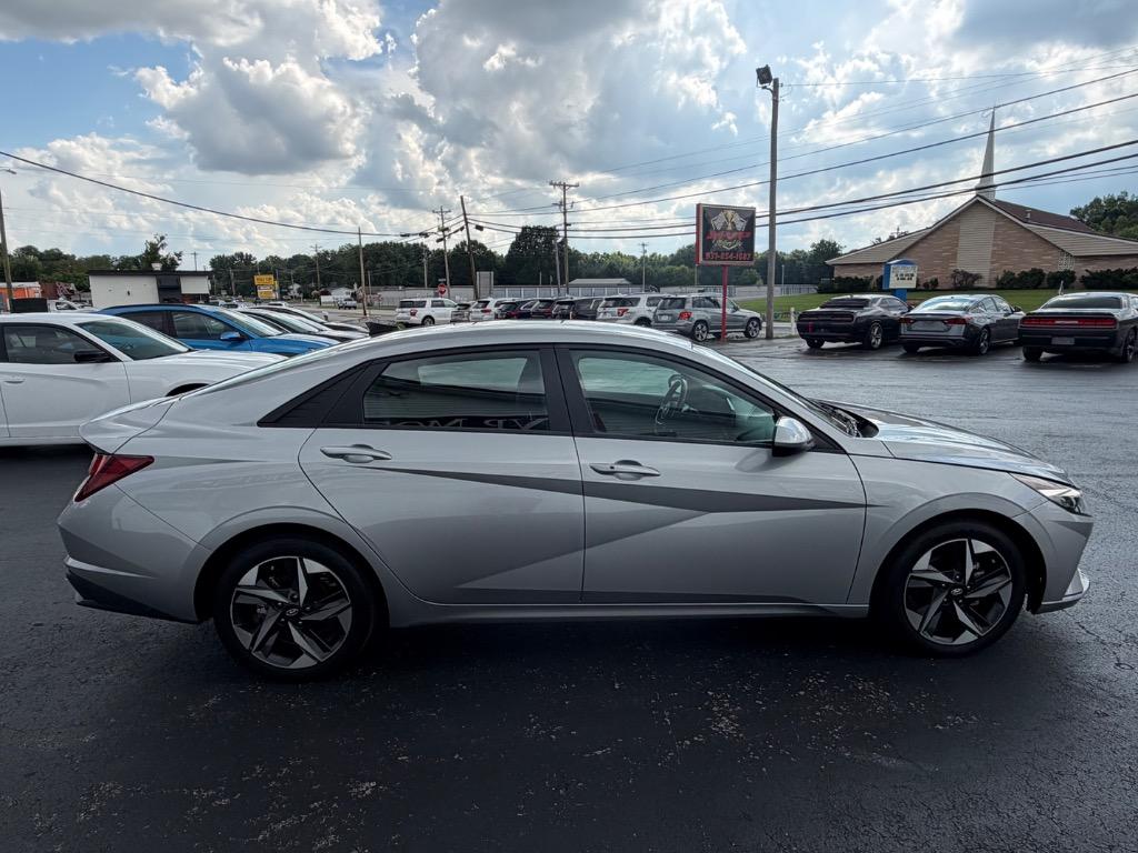 2023 Hyundai Elantra - $18,998