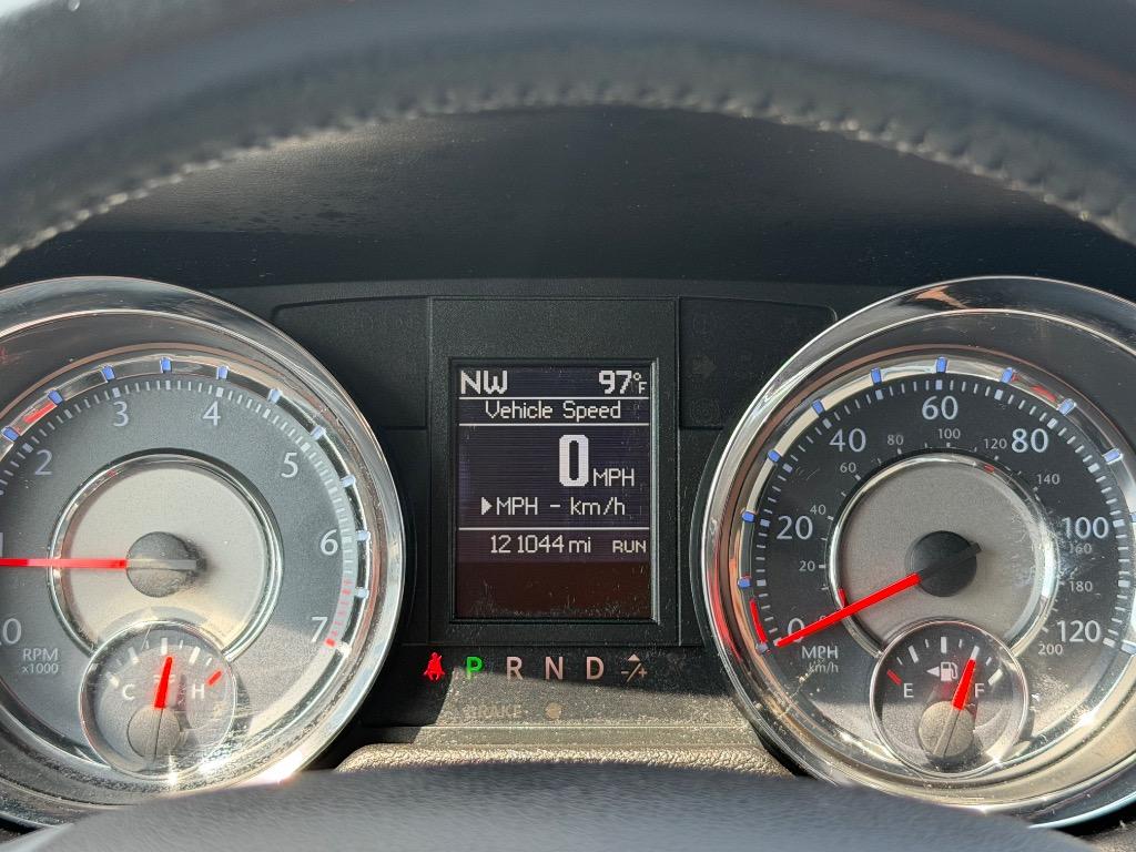 2013 Chrysler Town And Country - $7,998