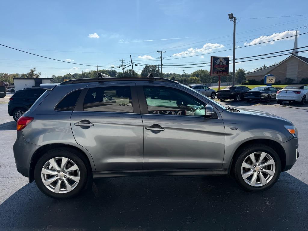2015 Mitsubishi Outlander - $9,998