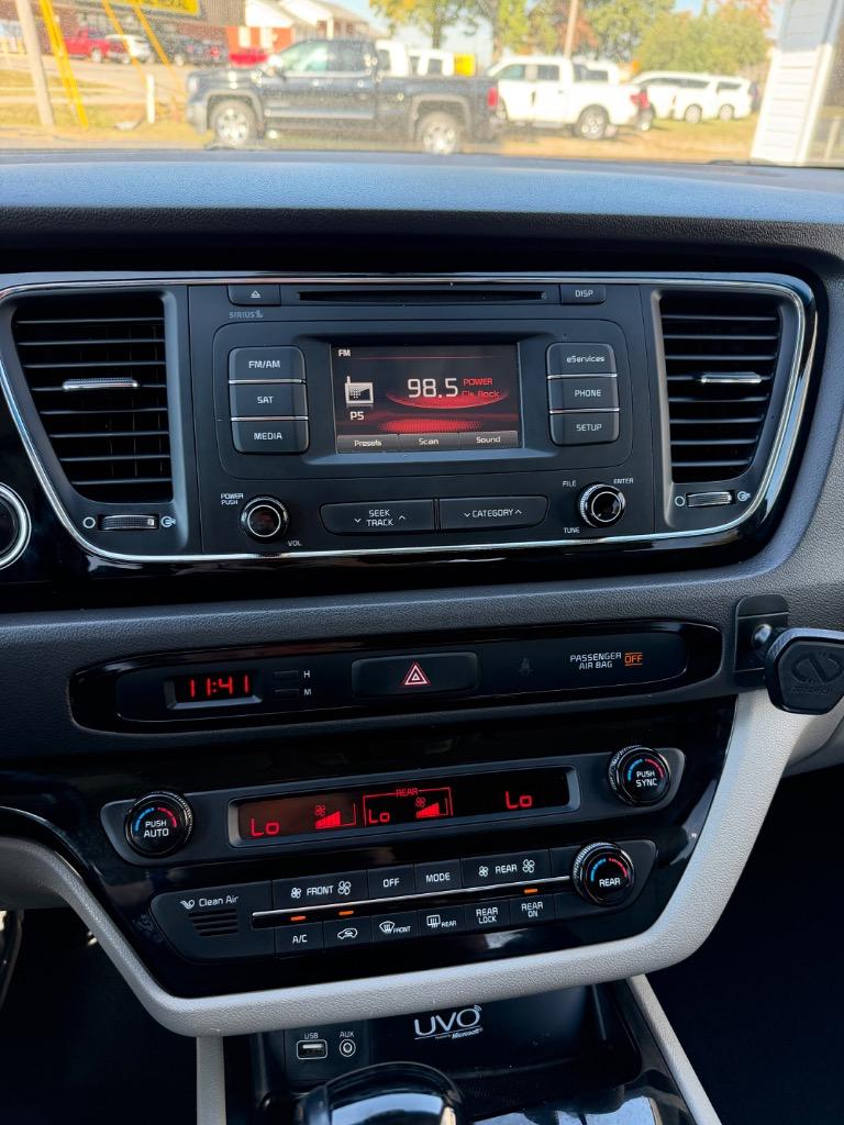 2016 Kia Sedona - $10,998