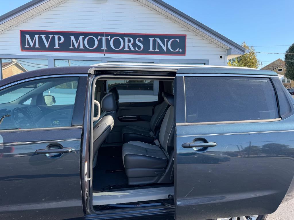 2016 Kia Sedona - $10,998