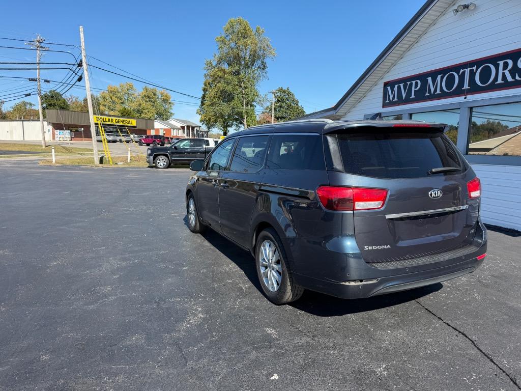 2016 Kia Sedona - $10,998