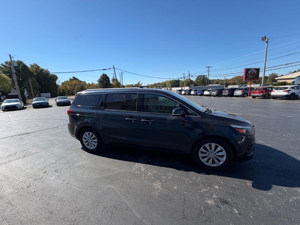 2016 Kia Sedona - $10,998