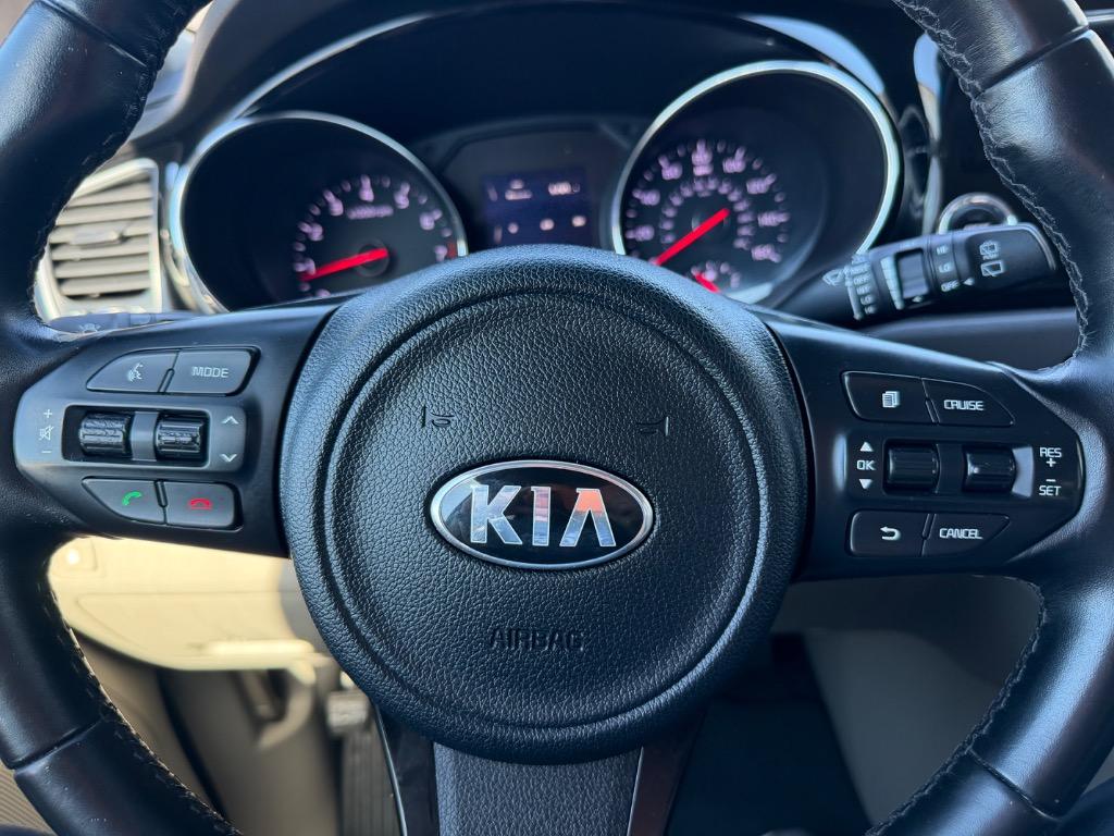 2016 Kia Sedona - $10,998