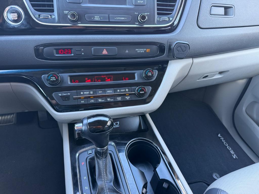 2016 Kia Sedona - $10,998