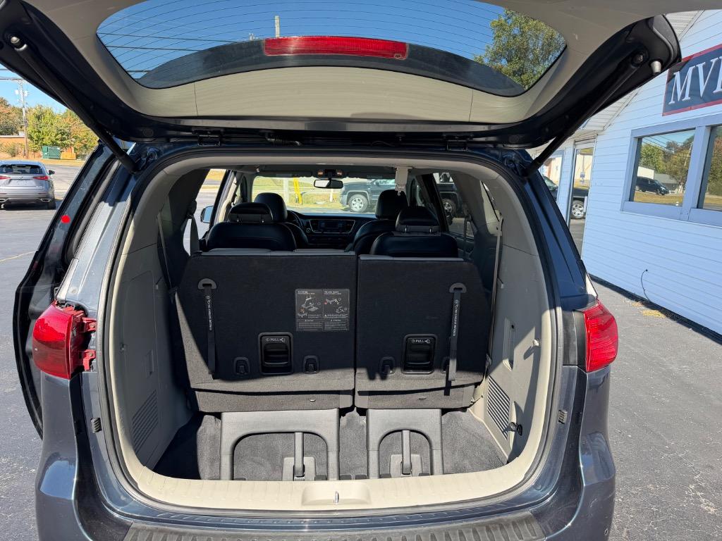 2016 Kia Sedona - $10,998