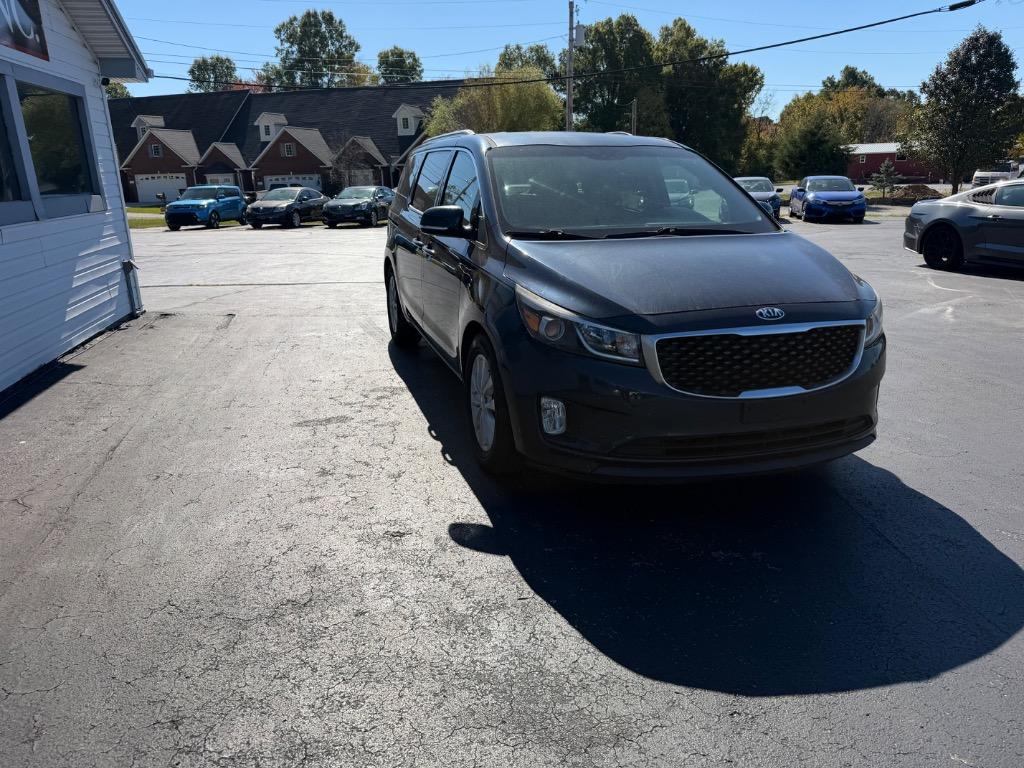2016 Kia Sedona - $10,998