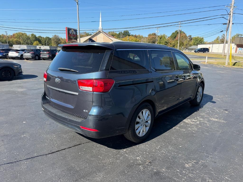 2016 Kia Sedona - $10,998