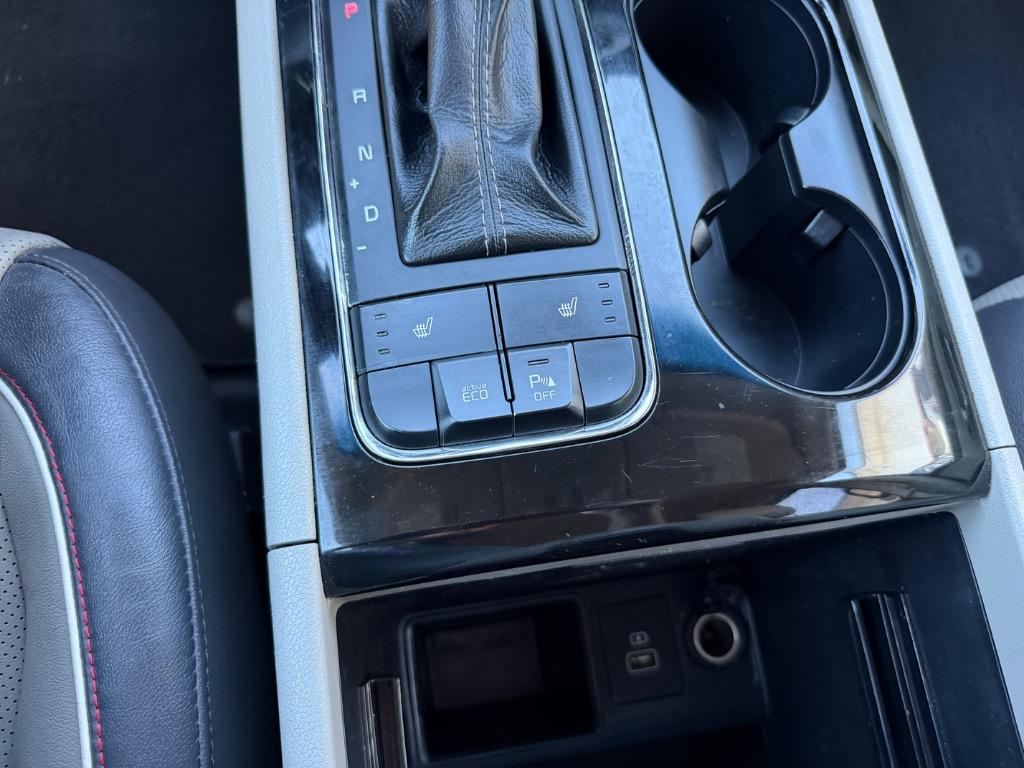 2016 Kia Sedona - $10,998