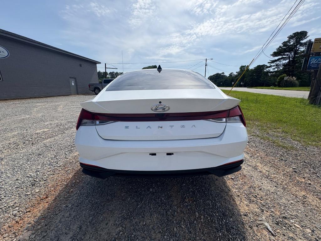 2022 Hyundai Elantra SEL photo