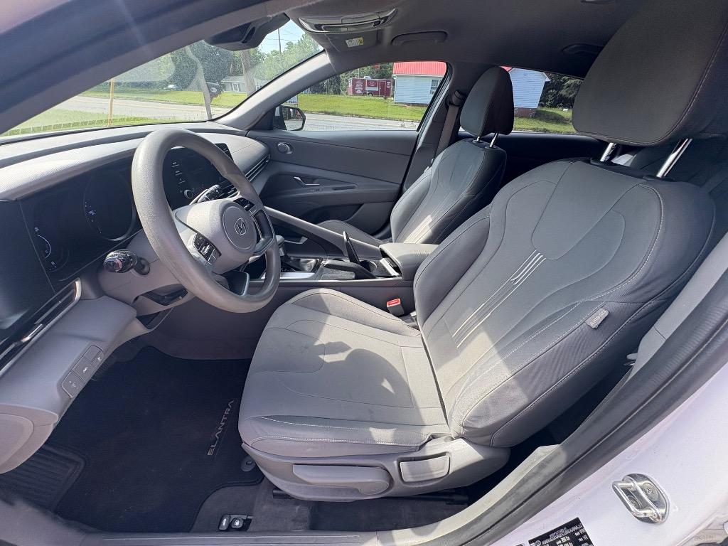 2022 Hyundai Elantra SEL photo