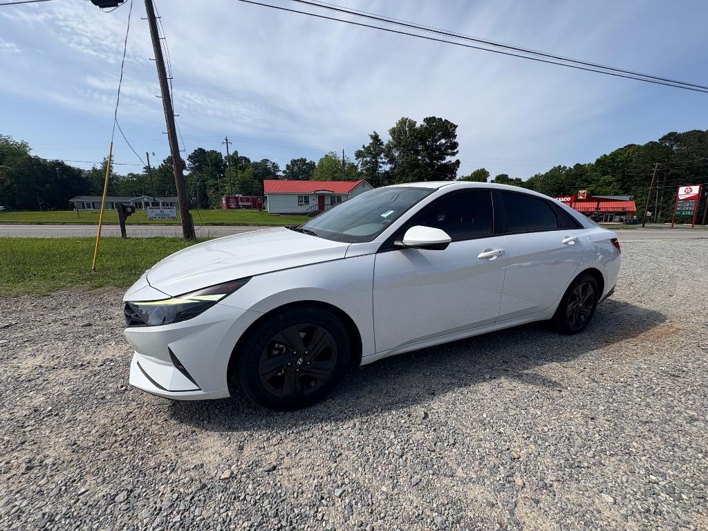 2022 Hyundai Elantra SEL photo