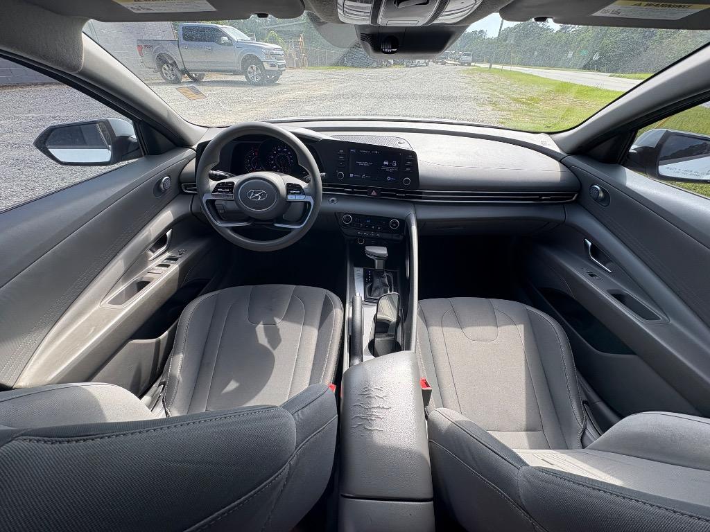 2022 Hyundai Elantra SEL photo