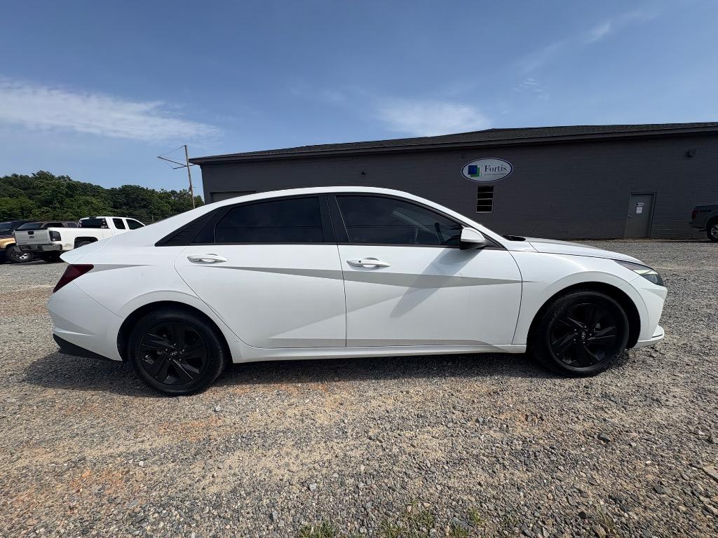 2022 Hyundai Elantra SEL photo