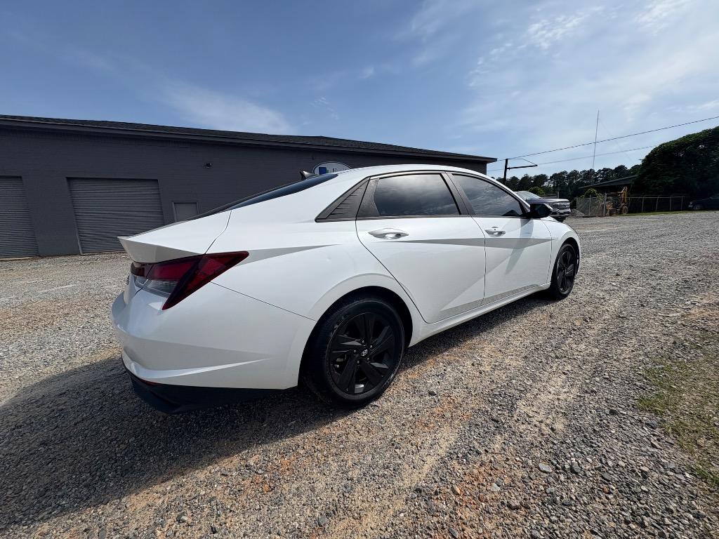 2022 Hyundai Elantra SEL photo