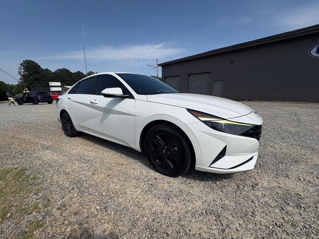 2022 Hyundai Elantra SEL photo