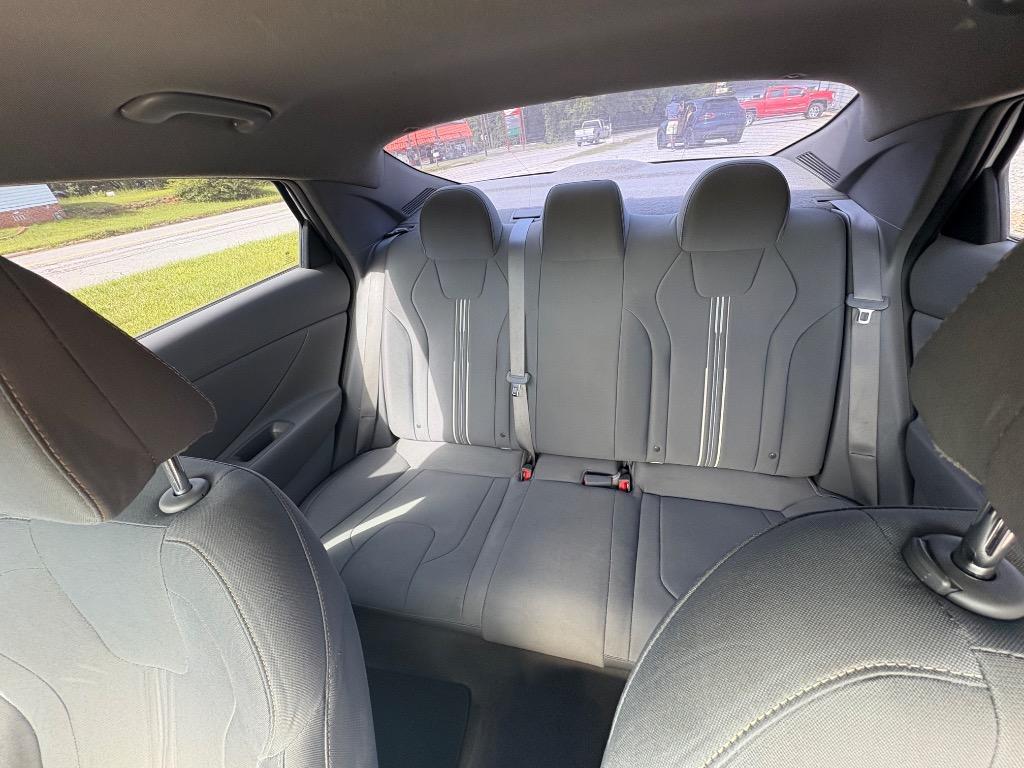2022 Hyundai Elantra SEL photo