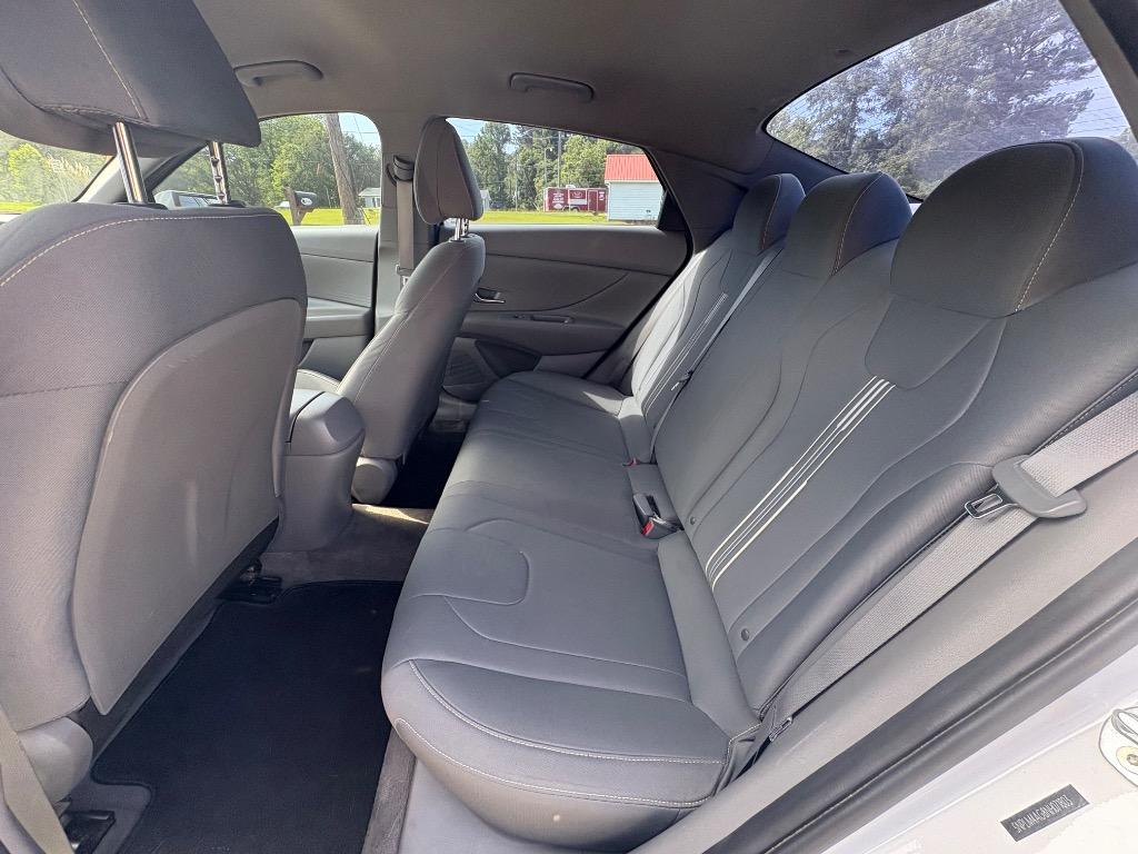 2022 Hyundai Elantra SEL photo