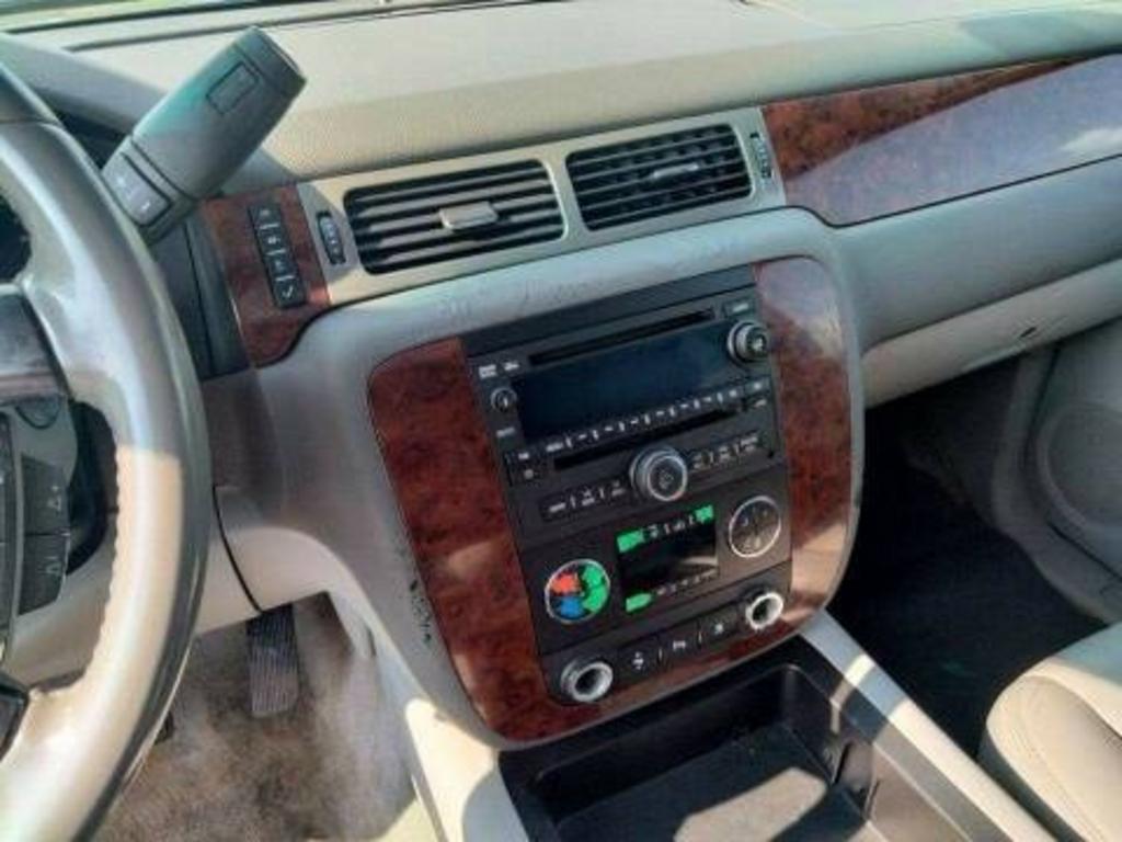 2009 Chevrolet Suburban LT 1500 photo