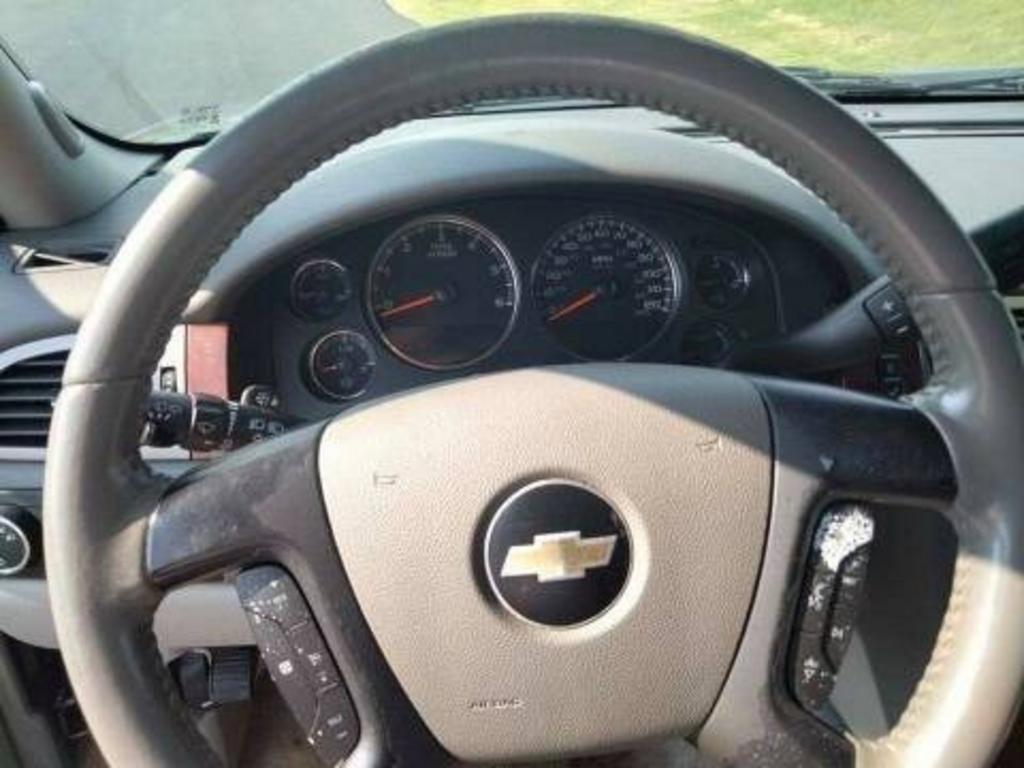 2009 Chevrolet Suburban LT 1500 photo