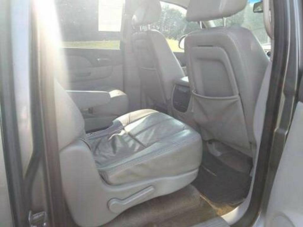 2009 Chevrolet Suburban LT 1500 photo