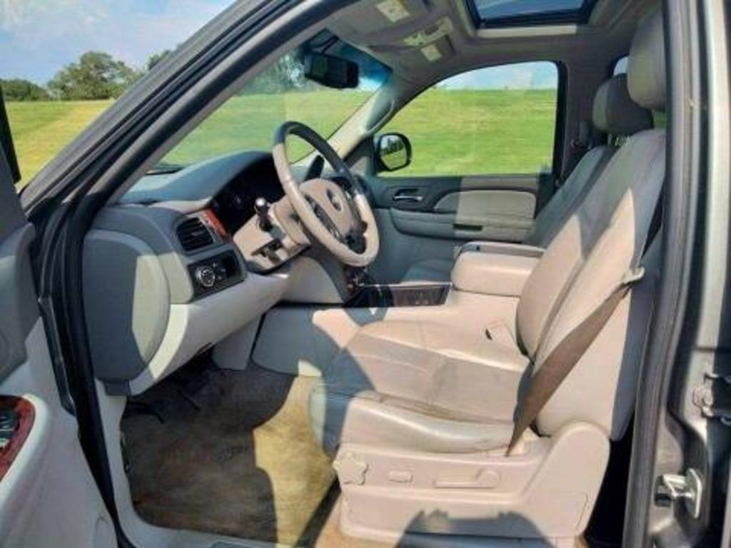 2009 Chevrolet Suburban LT 1500 photo