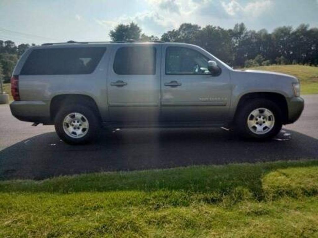 2009 Chevrolet Suburban LT 1500 photo