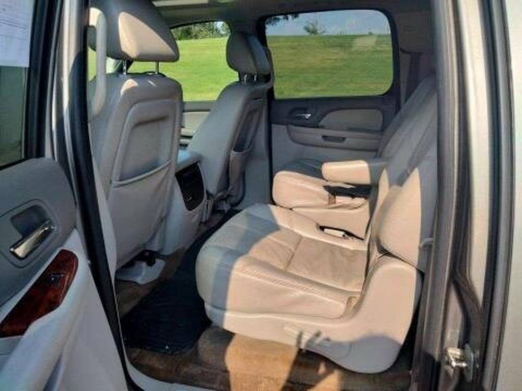 2009 Chevrolet Suburban LT 1500 photo