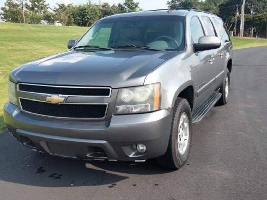 2009 Chevrolet Suburban LT 1500 photo