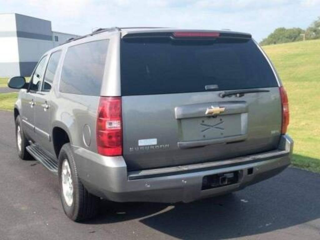 2009 Chevrolet Suburban LT 1500 photo