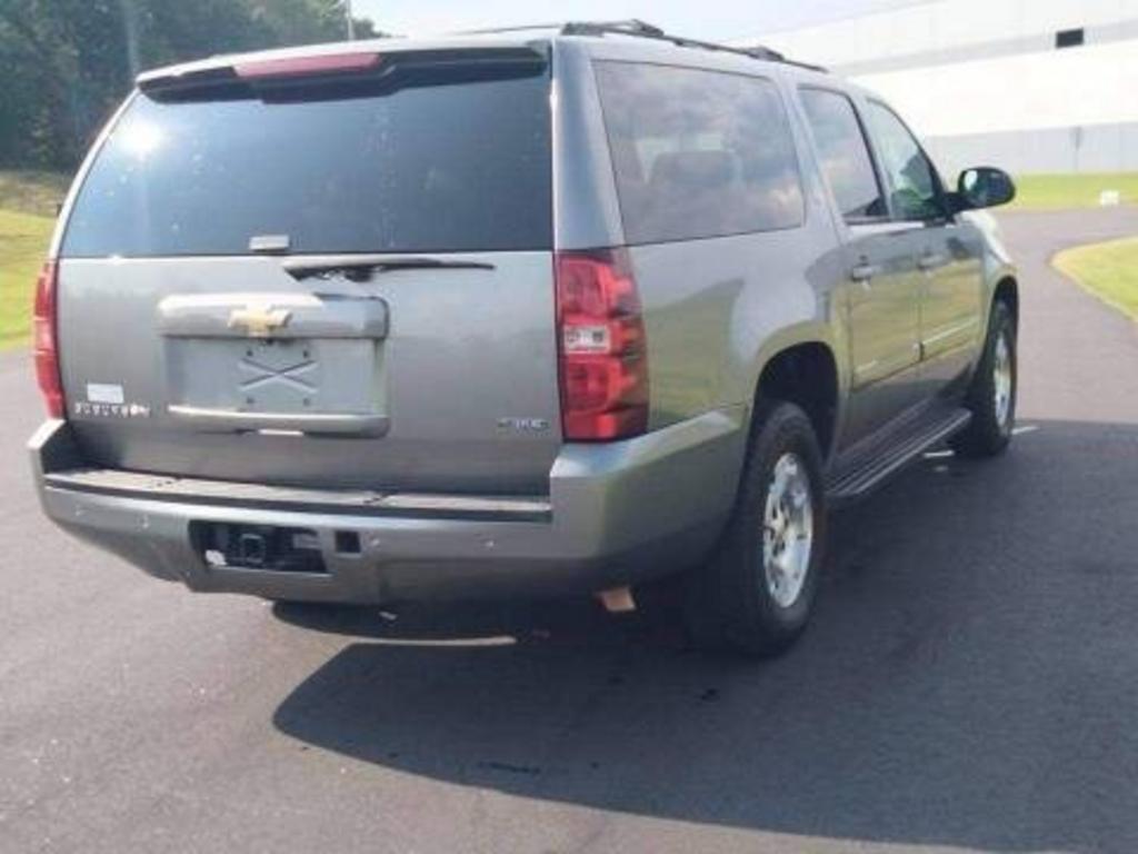 2009 Chevrolet Suburban LT 1500 photo
