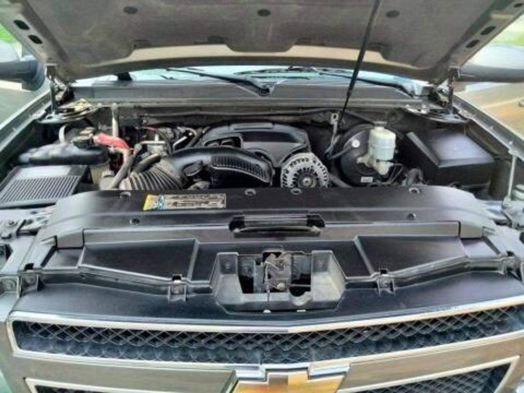 2009 Chevrolet Suburban - $8,891