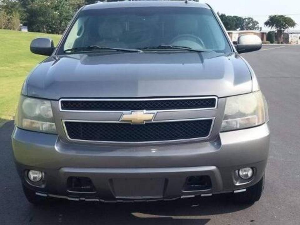 2009 Chevrolet Suburban LT 1500 photo