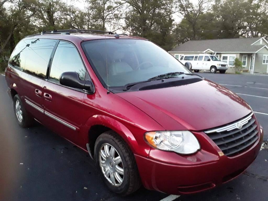 2005 Chrysler Town & Country Touring photo