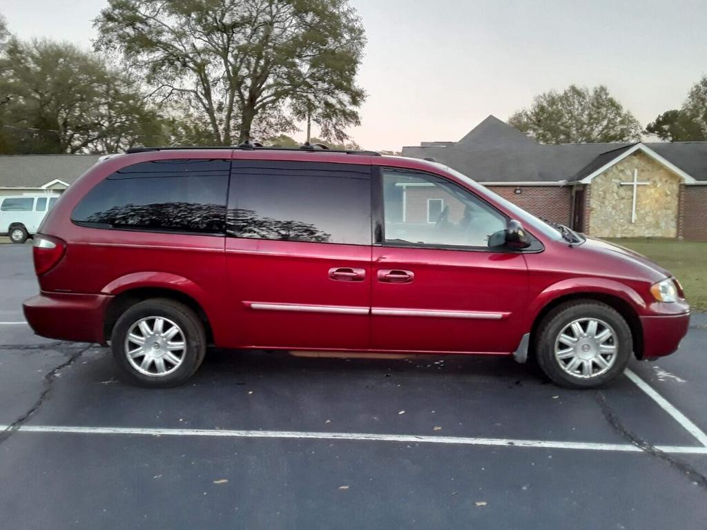 2005 Chrysler Town & Country Touring photo