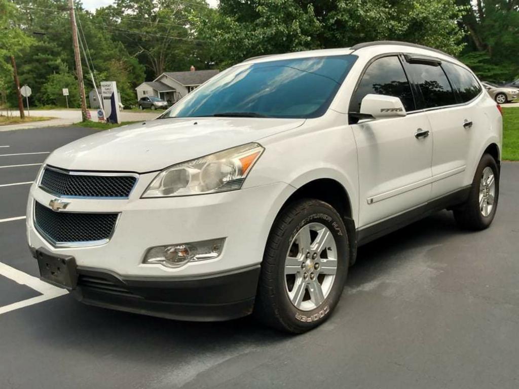 The 2010 Chevrolet Traverse LT photos