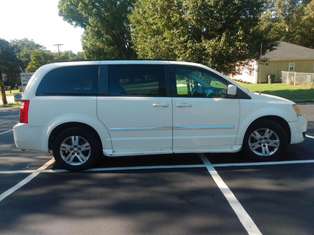 2008 Dodge Grand Caravan SXT photo