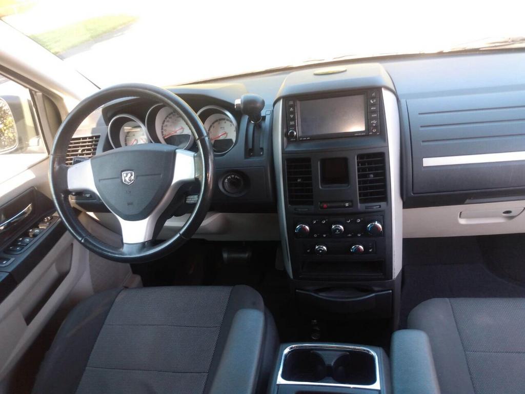 2008 Dodge Grand Caravan SXT photo