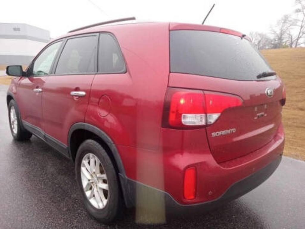 2015 Kia Sorento - $9,881