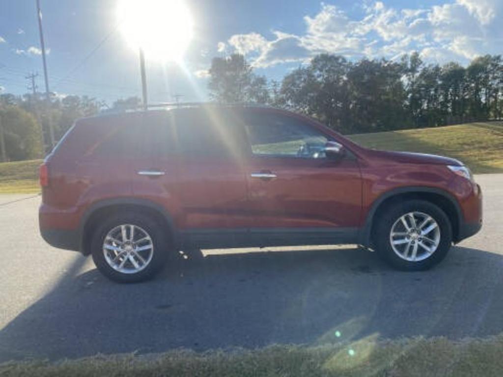 2015 Kia Sorento - $9,881