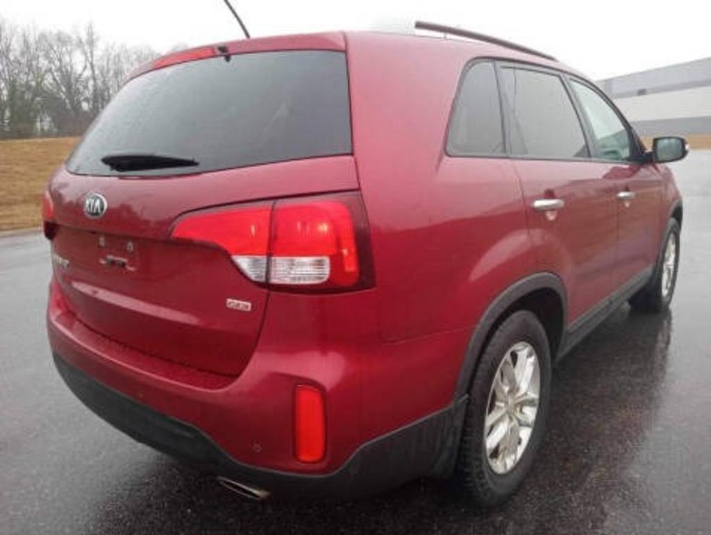 2015 Kia Sorento - $9,881