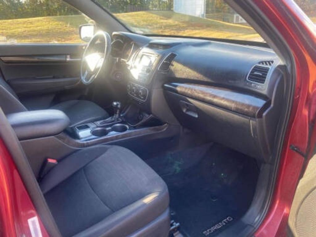 2015 Kia Sorento - $9,881