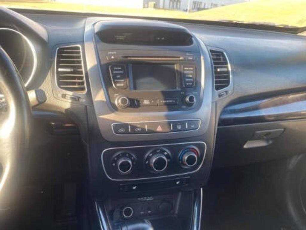 2015 Kia Sorento - $9,881